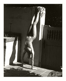 fine-art-nude-photographers-handstand